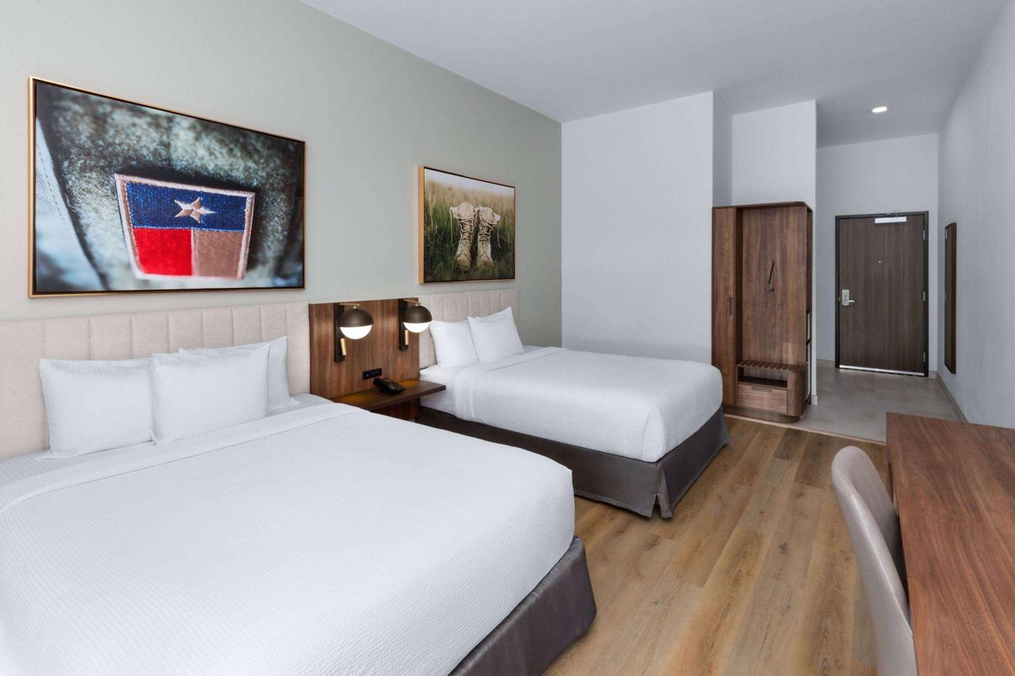 La Quinta Inn & Suites By Wyndham San Antonio At The Rim Exteriér fotografie