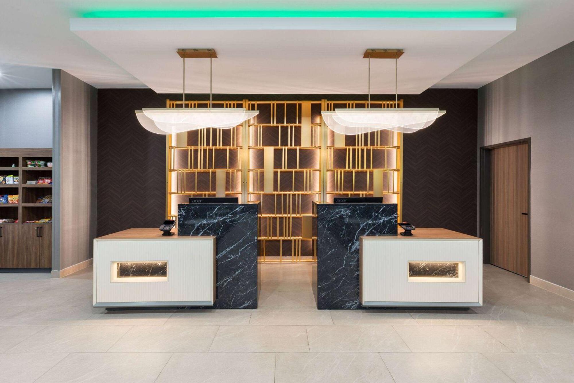 La Quinta Inn & Suites By Wyndham San Antonio At The Rim Exteriér fotografie