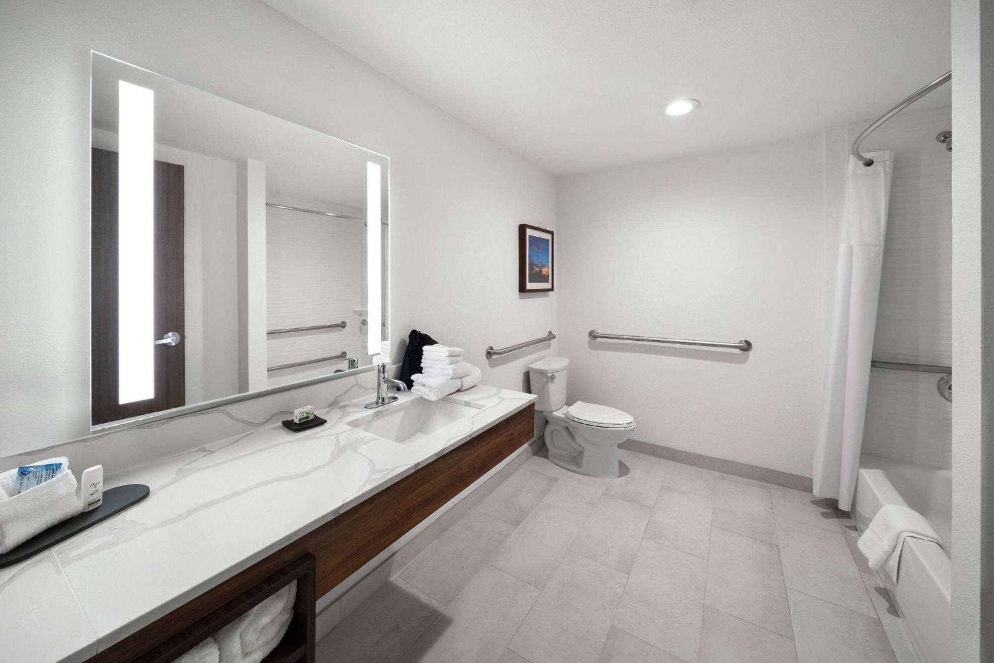 La Quinta Inn & Suites By Wyndham San Antonio At The Rim Exteriér fotografie